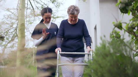 Rehabilitation,-Gehhilfe-Oder-Krankenschwester,-Die-Einem-Alten-Hilft