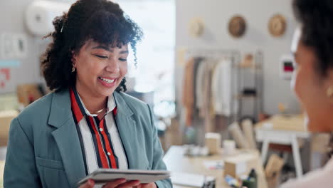 Frauen,-High-Five-Und-Tablet-Für-Den-Startup-Erfolg