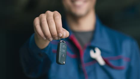 mechanic handing over car keys