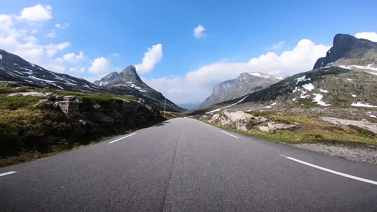 Eine malerische Fahrt durch das spektakuläre Norwegen