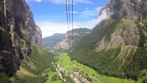 Gondelfahrt-In-Den-Schweizer-Alpen,-Graubünden