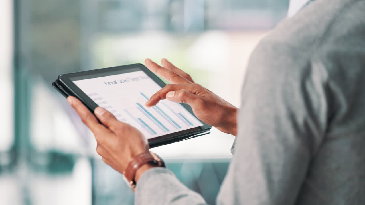 análisis de datos empresariales en tableta