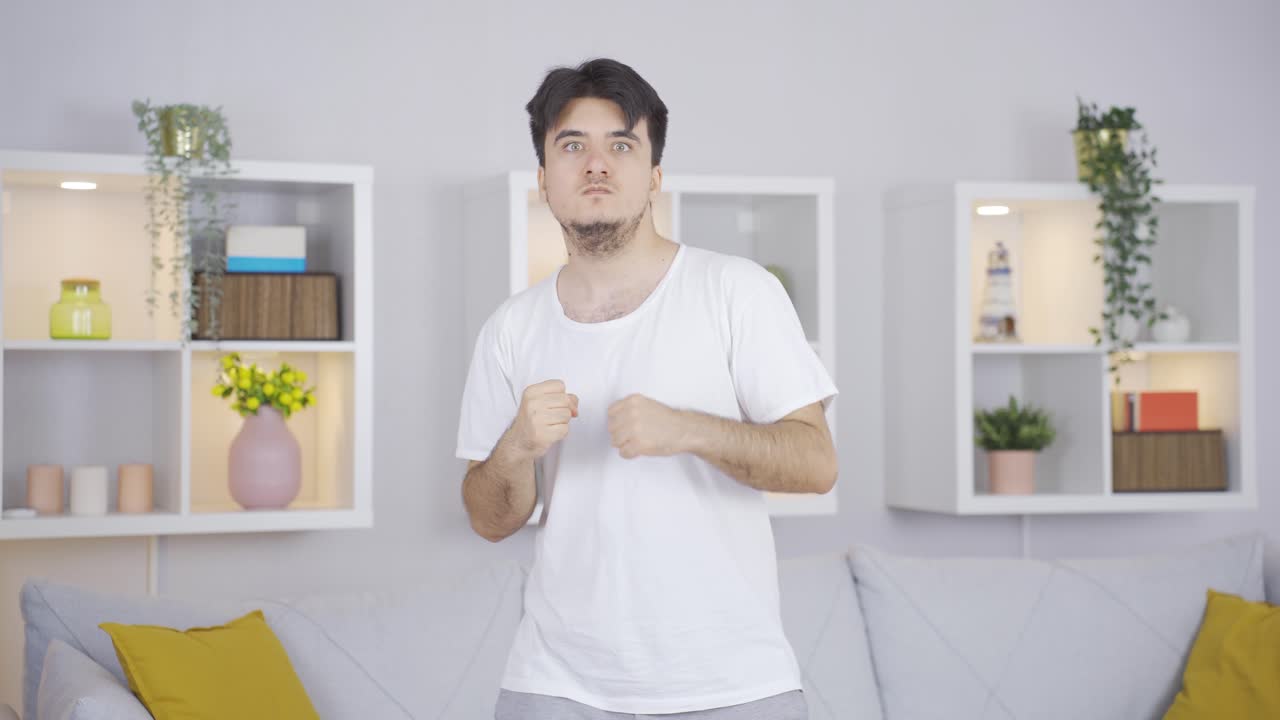 스포츠맨은 카메라를 쳐다보며 도전합니다.