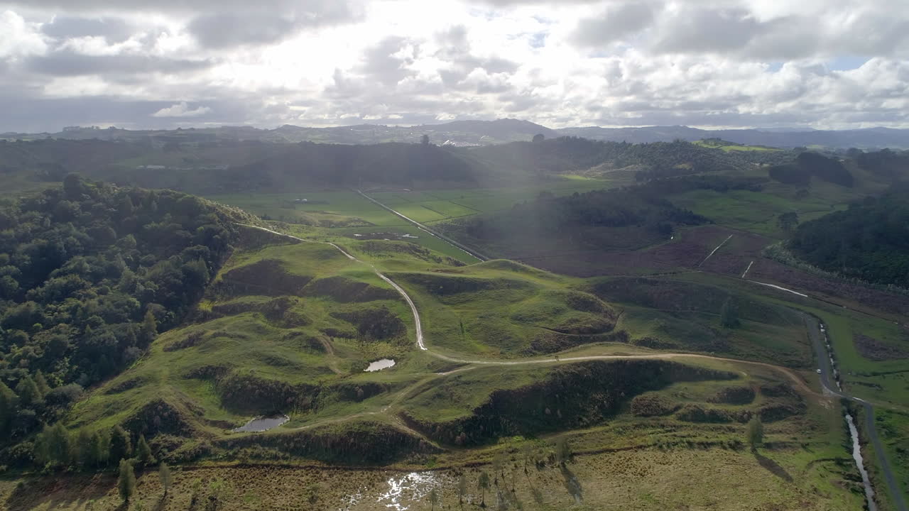 antena del hermoso valle de tata en nueva zelanda al amanecer