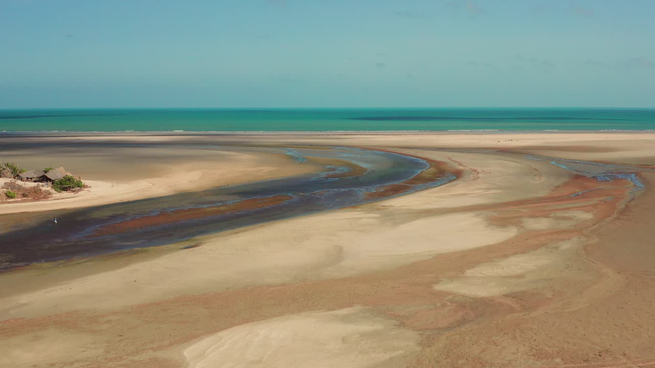 el pequeño pueblo en las dunas, tatajuba, brasil