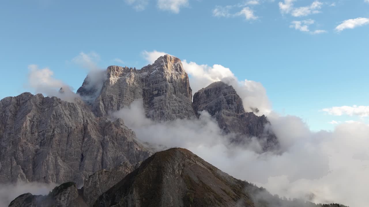 Filmato aereo cinematografico 4K al Col de la Puina - Dolomiti - Italia_03