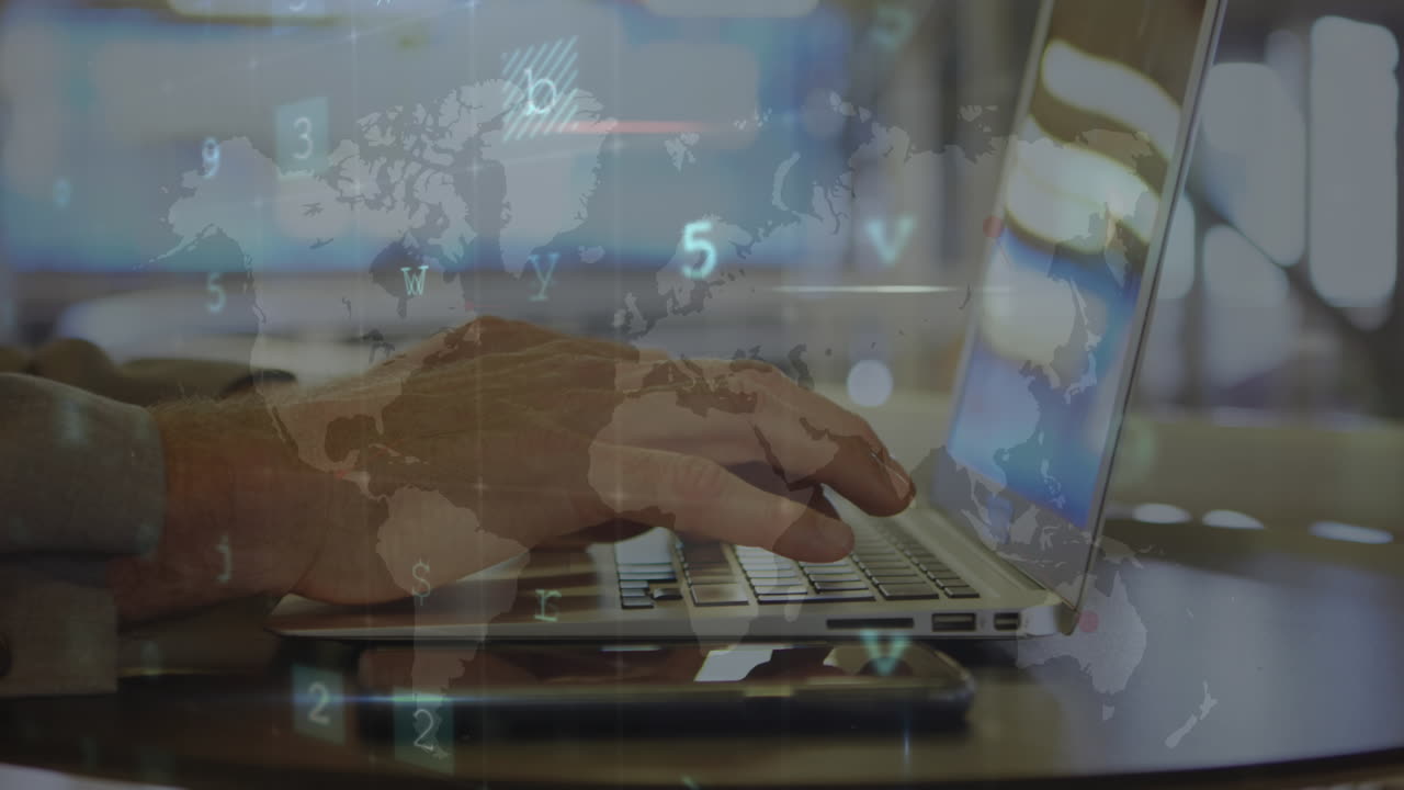 múltiples textos de concepto de seguridad cibernética contra una persona que utiliza una computadora portátil