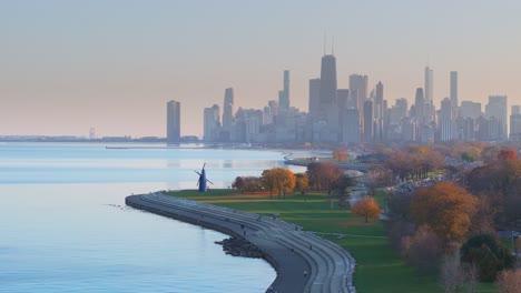 vista aérea de chicago frente al lago con colores de otoño