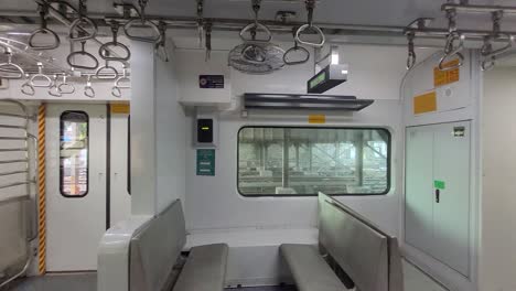 imágenes internas del tren especial mumbai ferroviaria ac