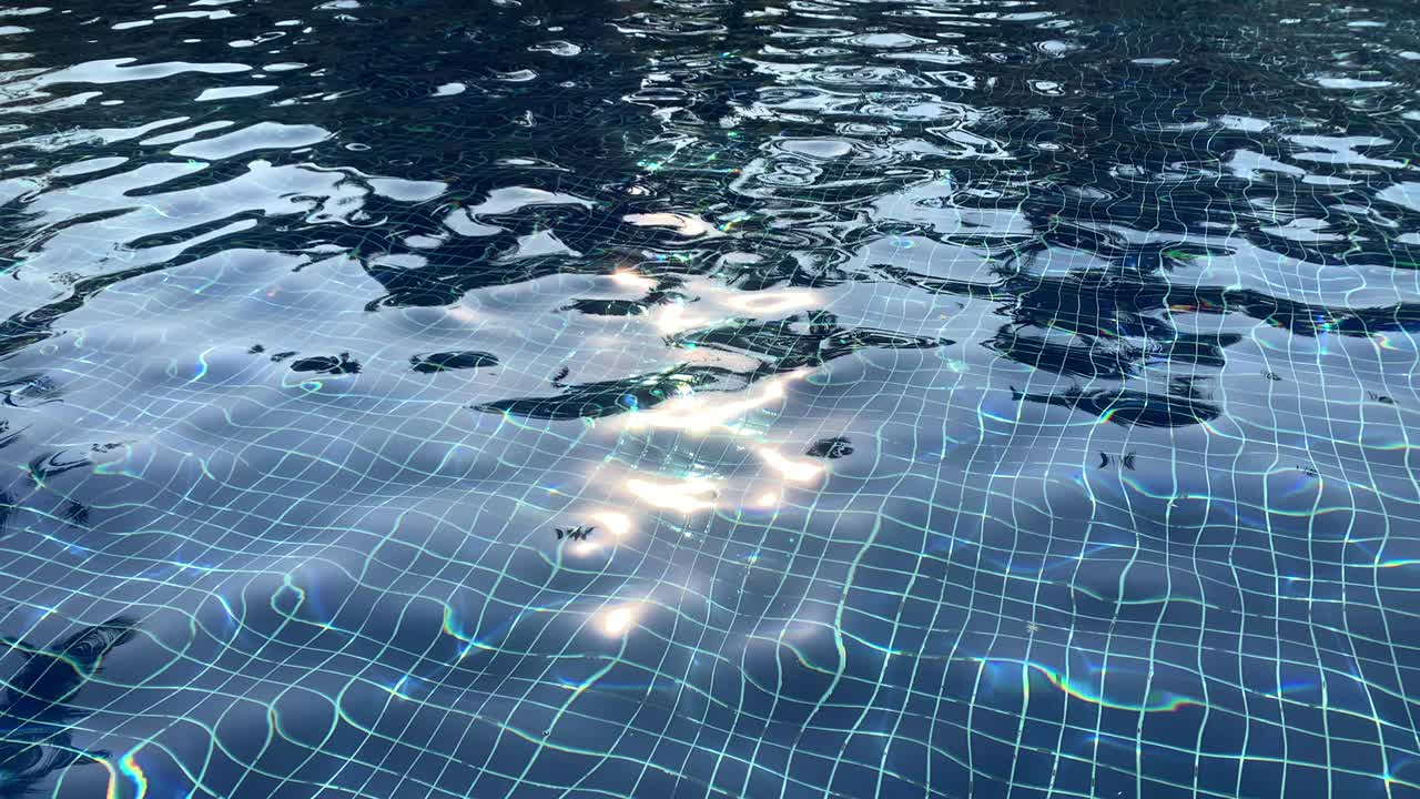 수영장 안의 아름다운 물줄기