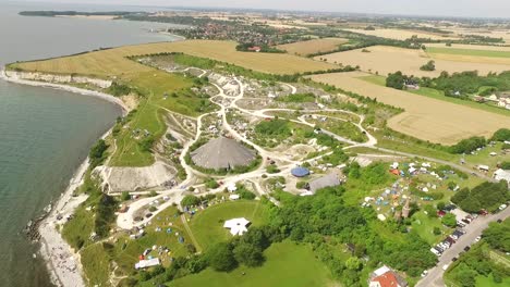 Eine-Luftaufnahme-Zeigt-Zelte,-Die-Für-Das-Grenzlandfestival-In-Dänemark-Aufgestellt-Wurden-1