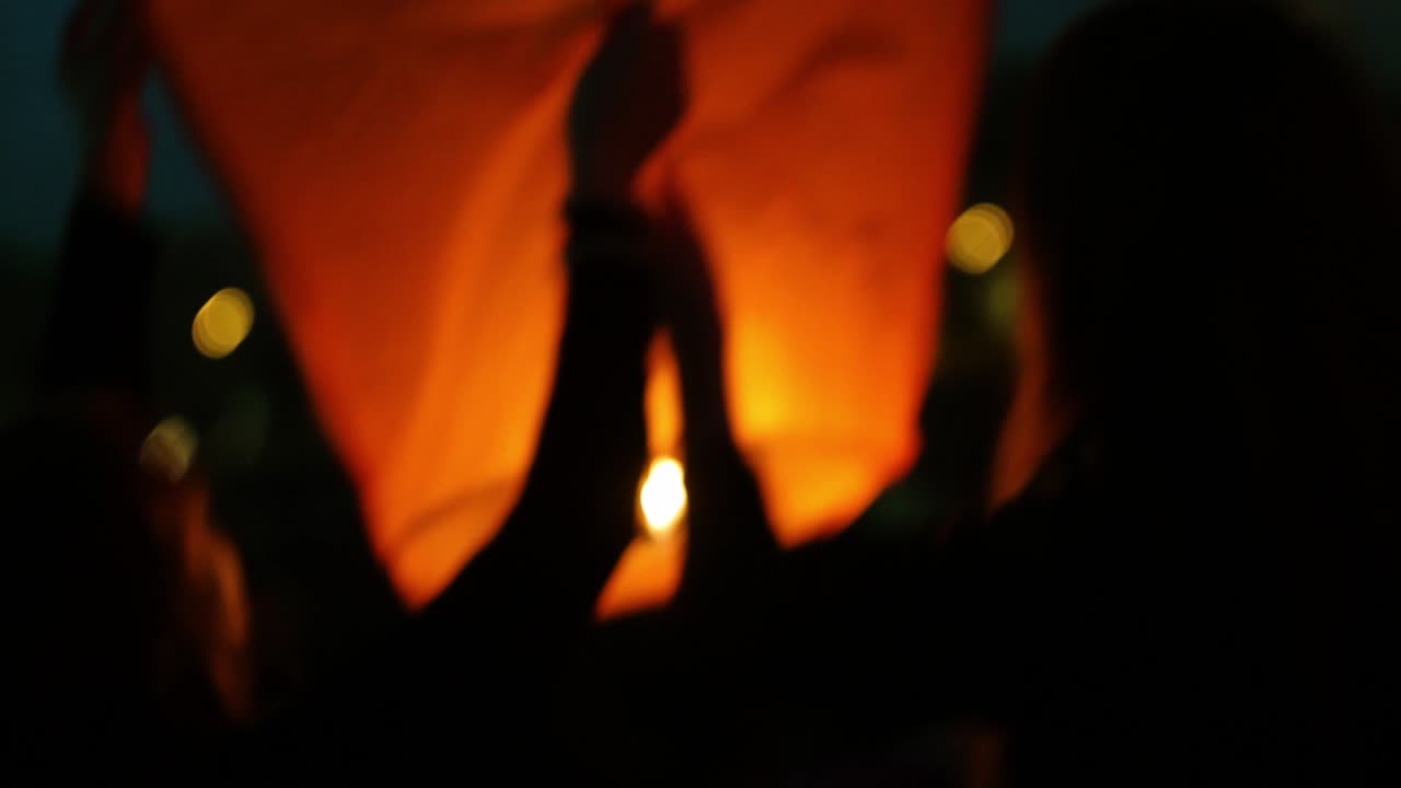 linternas del cielo por la noche