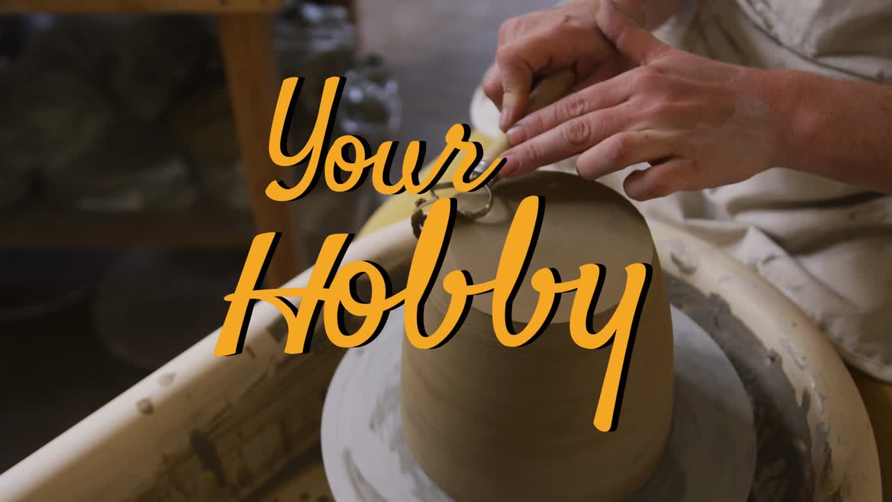 당신의 취미 텍스트의 애니메이션 백인 여자가 도자기를 형성