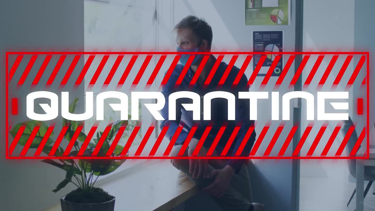 animación del texto de cuarentena sobre el hombre en la oficina con máscara facial