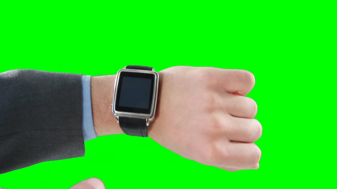 primer plano de un hombre de negocios usando un reloj inteligente