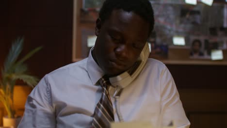 detective on phone