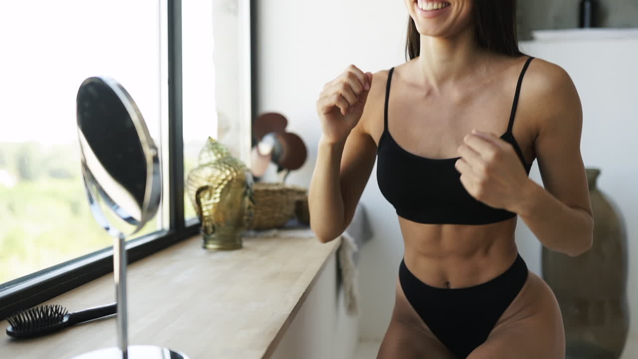 la mujer se está preparando.