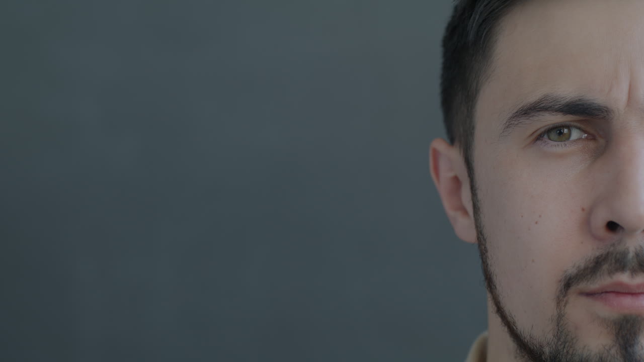 Ritratto ravvicinato di un uomo
