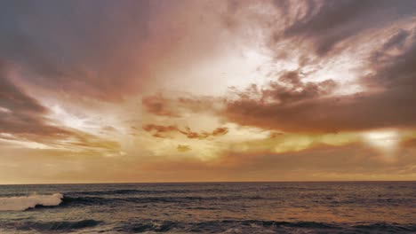 the-sea-with-sunset-clouds