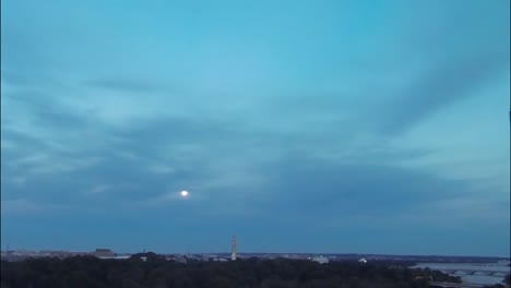 La-Luna-Se-Eleva-Sobre-El-Monumento-De-Washington-En-Washington-Dc-En-Lapso-De-Tiempo