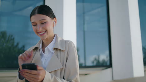 Woman-saying-goodbye-phone-camera-at-street-close-up.-Girl-video-call-vertically