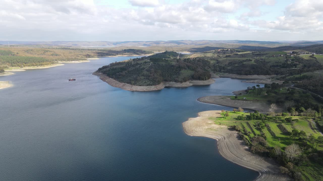 호수 사격 공중 드론 댐