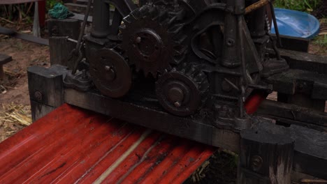 Primitive machinery to extract sugar cane juice for rum making