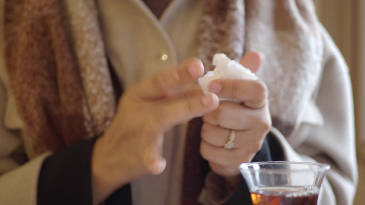 Using tissue while drinking tea