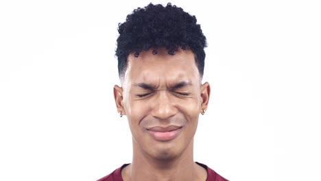 llorando, triste y rostro de hombre sobre un fondo blanco
