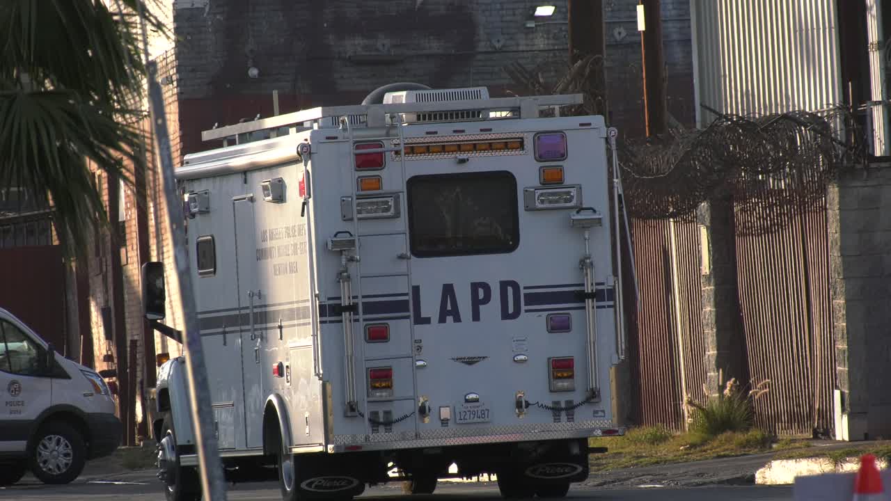 현장에 도착한 경찰대