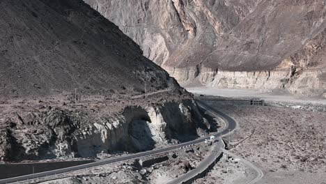 Marvelous-View-Of-Karakoram-Highway,-Khunjerab-National-Park,-Khunjerab,-Hunza-Valley,-Northern-Pakistan