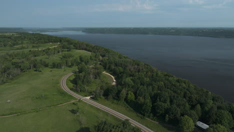 Scenic-View-Of-Mississippi-River-From-Frontenac-State-Park-In-Minnesota,-USA---drone-shot