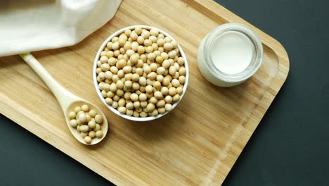 soybeans and soy milk