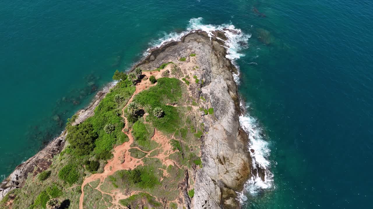 vista aérea de un promontorio costero