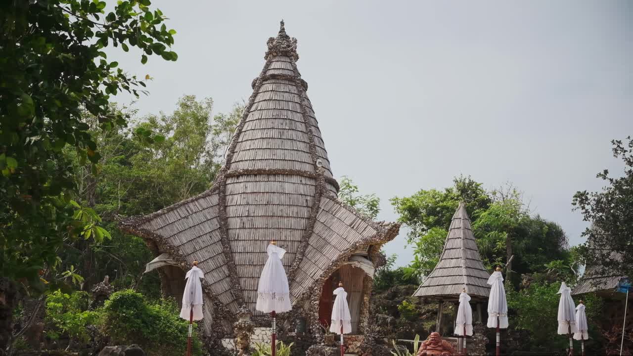 Splendido resort con bungalow in stile balinese, piscina turchese