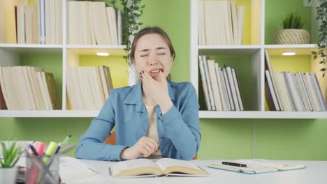 asian schoolgirl suffering from toothache.