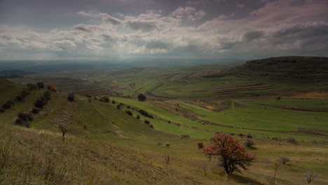 Impresionante-Lapso-De-Tiempo-A-Través-Del-Paisaje-Rumano-Cerca-De-Cluj-Napoca