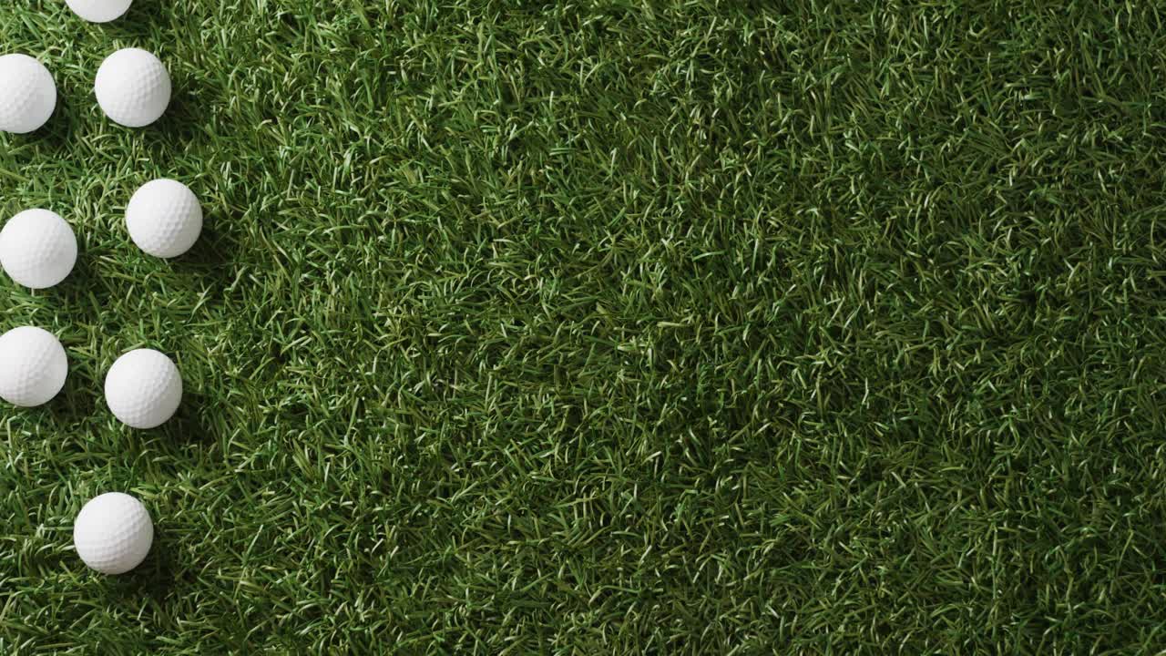 잔디에 있는 골프 공의 클로즈업, 복사 공간, 슬로우 모션