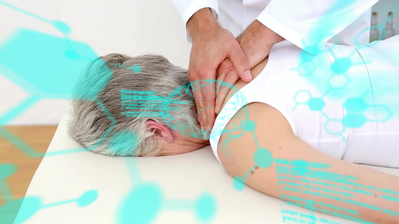 여성 환자의 목에 대한 백인 남성의 신체 메시지 처리에 대한 의료 데이터 처리의 애니메이션