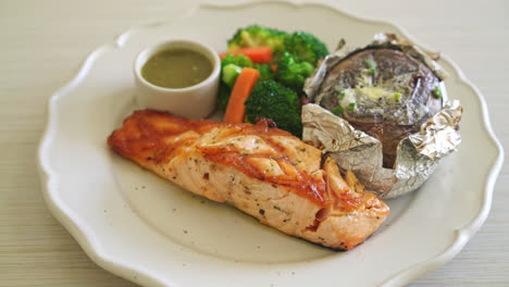 grilled-salmon-steak-with-bake-potato-and-vegetables
