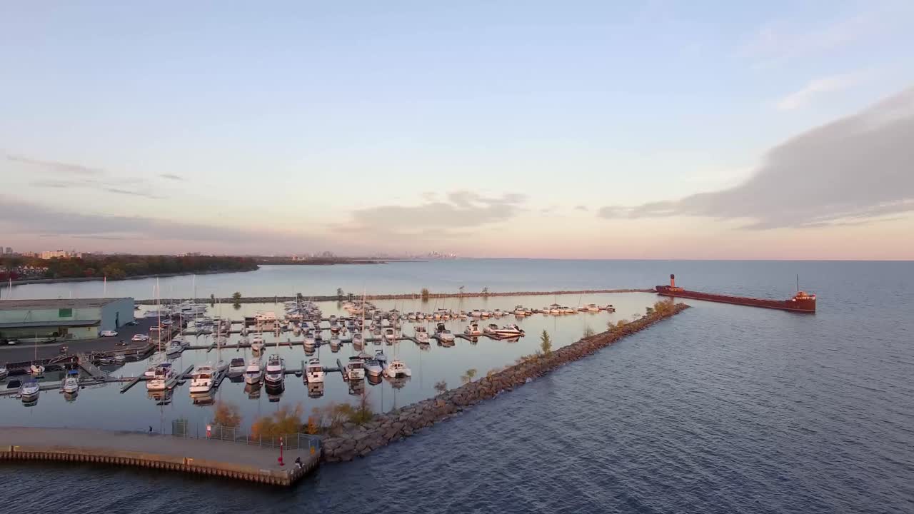 요트의 항만 신용 드론