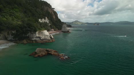 huge rocky clifftops on the mountain edge of new zealand