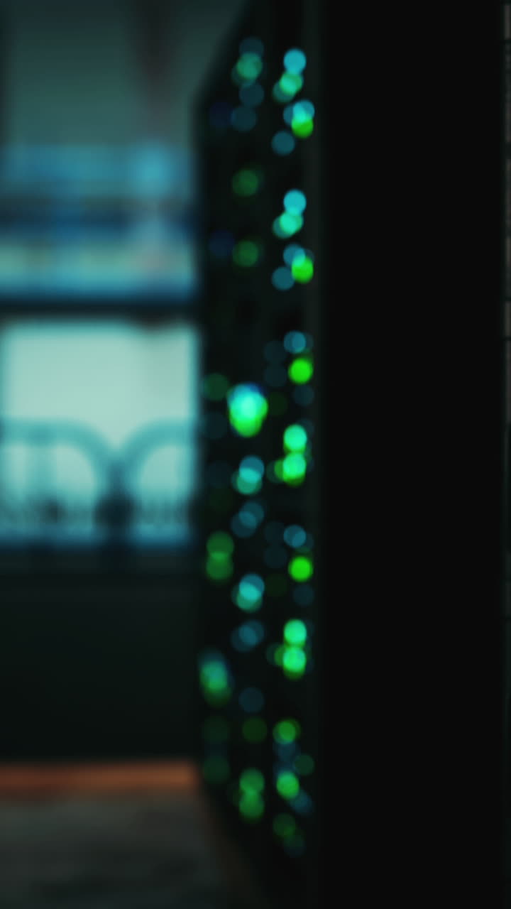 rack de servidor borroso en un centro de datos