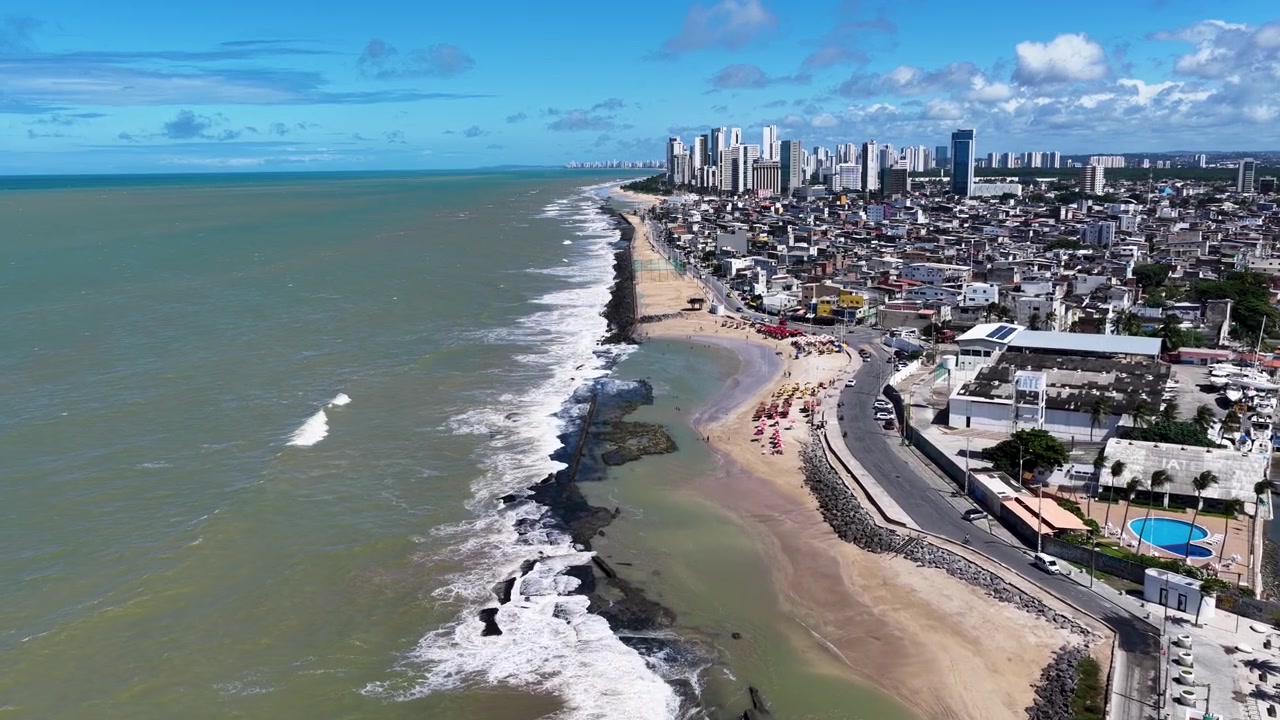 Spiaggia di Brasilia Teimosa a Recife, Pernambuco, Brasile. Paesaggio costiero. Scenario del porto della baia. Quartiere del centro. Spiaggia di Brasilia Teimosa a Recife, Pernambuco, Brasile nord-orientale. Scenario mozzafiato.