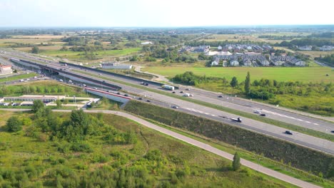 vista aérea de arriba de la carretera de intersección de la autopista