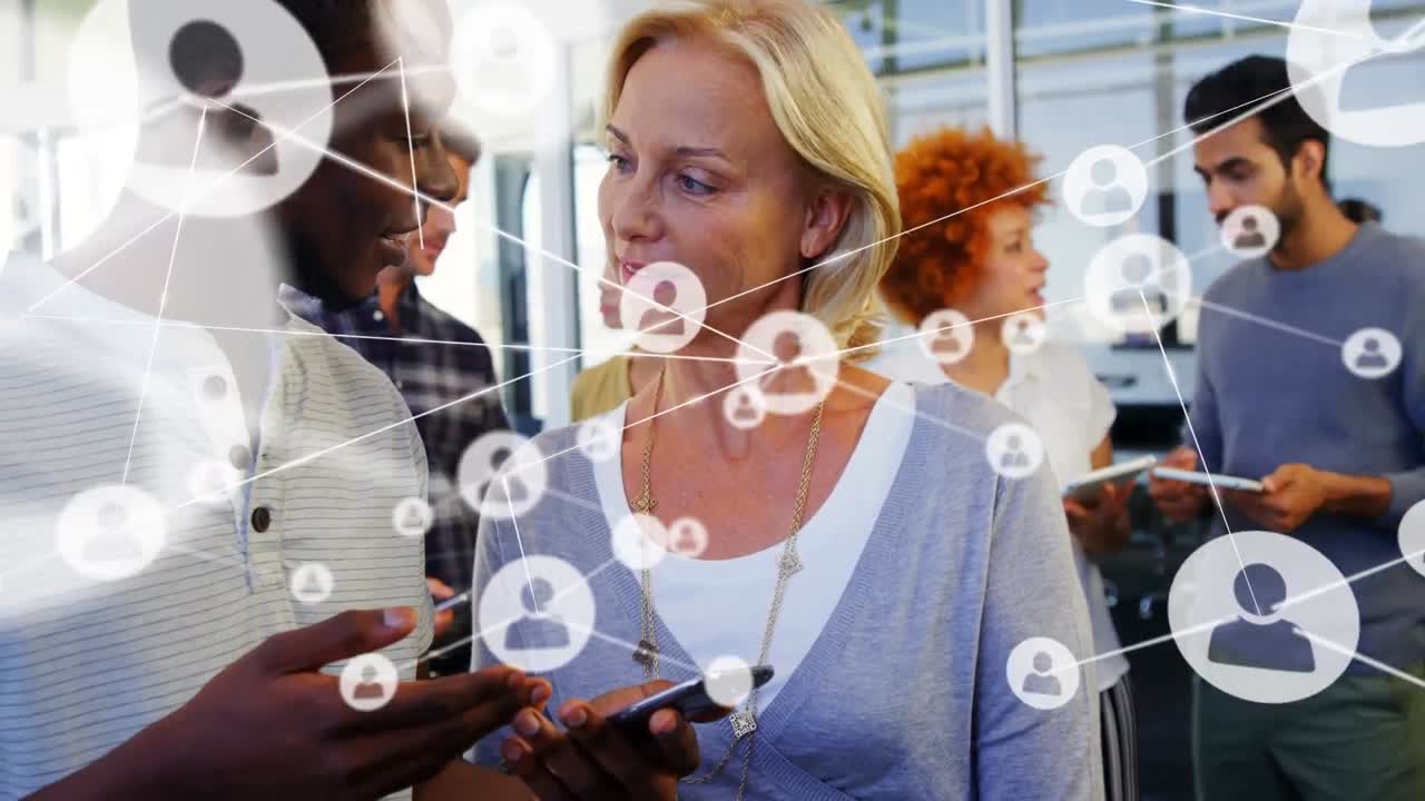 animación de la red de conexiones con las personas iconos sobre diversas personas de negocios