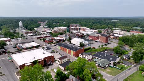 Rockingham-NC,-North-Carolina-aerial-tilt-up-to-skyline