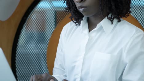 Focused-young-woman-working-with-laptop