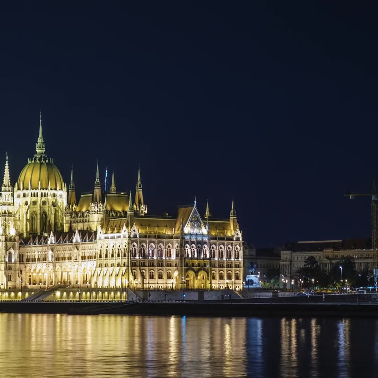 Timelapse panoramico - L'edificio del Parlamento Ungherese a Budapest