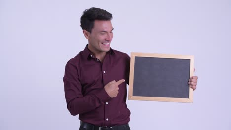 joven y guapo empresario hispano